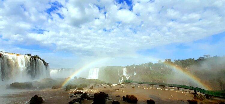 Cataratas do Iguaçu recebe quase 500 turistas no primeiro feriado após reabertura