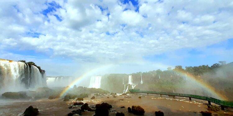 Cataratas do Iguaçu recebe quase 500 turistas no primeiro feriado após reabertura