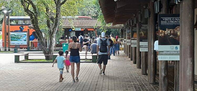 Cataratas do Iguaçu recebe quase 500 turistas no primeiro feriado após reabertura
