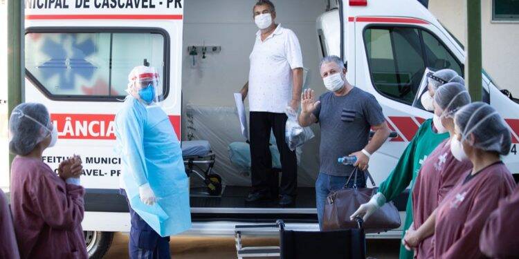 Mais seis pacientes recebem alta do Hospital Municipal de Foz