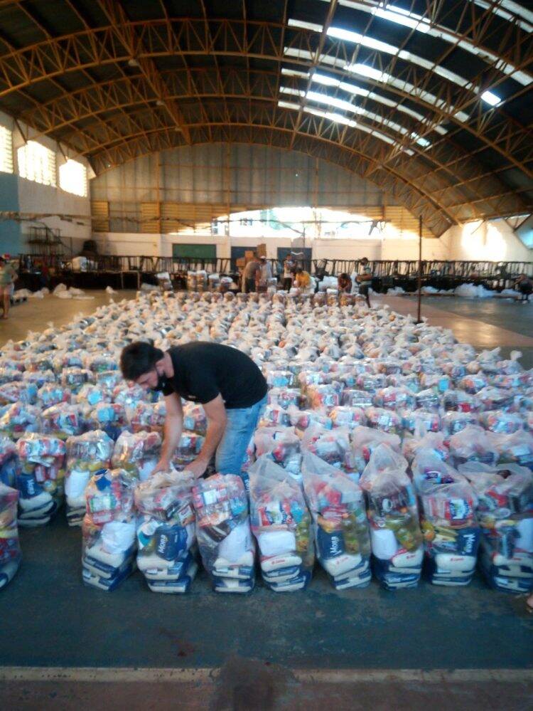 Entidade beneficiada por auxílio da Itaipu distribui 500 cestas básicas para famílias de baixa renda