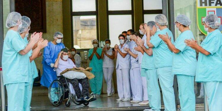 Brasil assume primeiro lugar em número de recuperados de covid-19