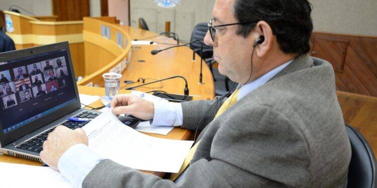 Vereador Elizeu cobra agilidade para que população tenha acesso a linhas de crédito