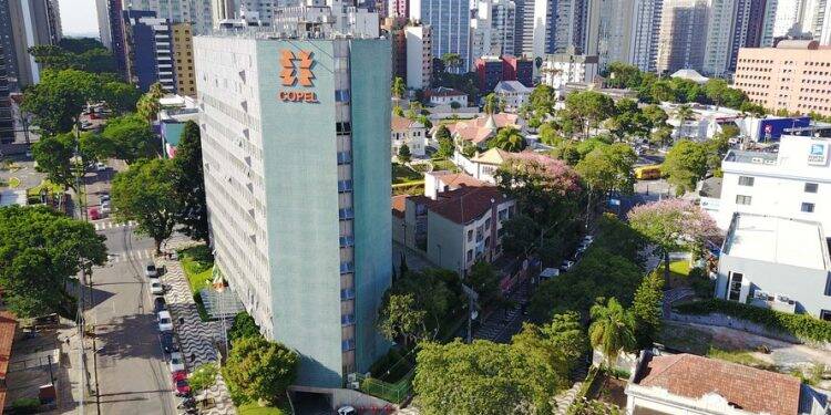 Copel reduz preço da energia para clientes residenciais