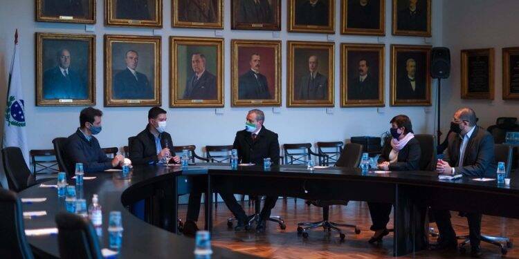 Comitê que definirá protocolo de retorno às aulas no Paraná está instalado