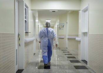 Alerta: Casos de Covid-19 crescem 162% em uma semana na Macrorregião Oeste