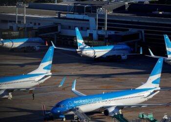 Argentina adia retomada de voos domésticos, previsto para o dia 15