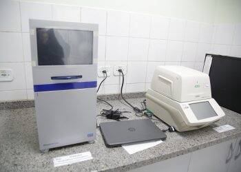 Laboratório Municipal recebe novo equipamento e amplia capacidade de testes para Covid-19