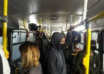 Usuário registra ônibus da linha Primeiro de Maio lotado nesta manhã