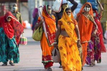 Noivo morre e quase 100 pessoas testam positivo para Covid-19 após casamento na Índia