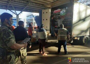 Paraguai fiscaliza retomada de pequenos transportadores pela Ponte da Amizade
