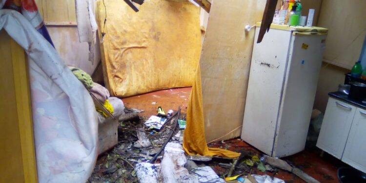 Mais de mil casas da Ocupação do Bubas foram atingidas pelo vendaval