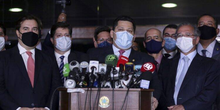 Governo propõe trocar PIS/Cofins por novo imposto de 12% sobre consumo