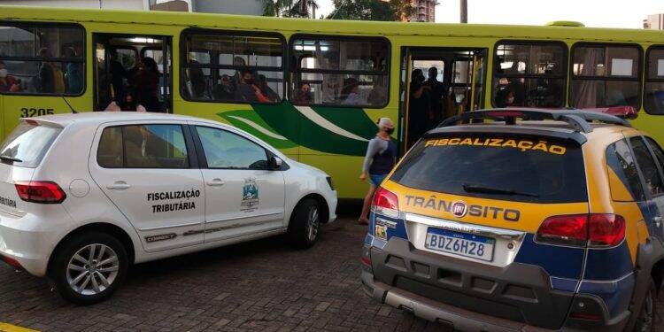 Fiscalização constata descumprimento de medidas sanitárias no transporte coletivo