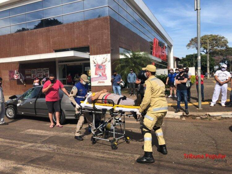 Câmera registra imagens impressionantes de acidente na Avenida Gramado
