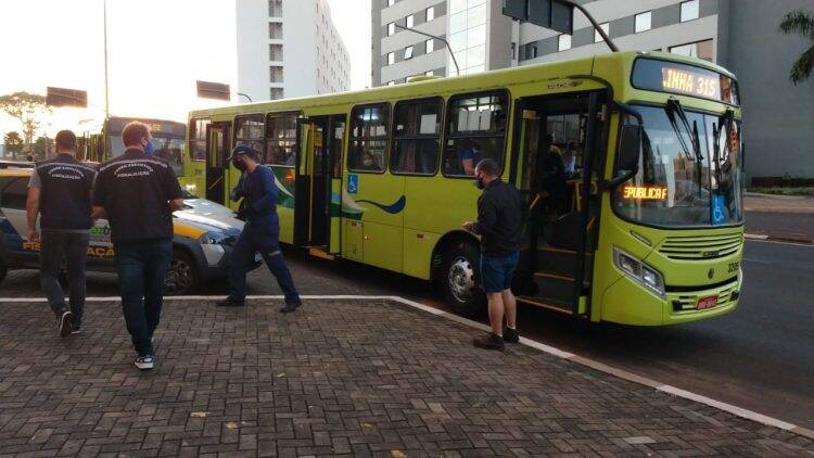 Fiscalização constata descumprimento de medidas sanitárias no transporte coletivo