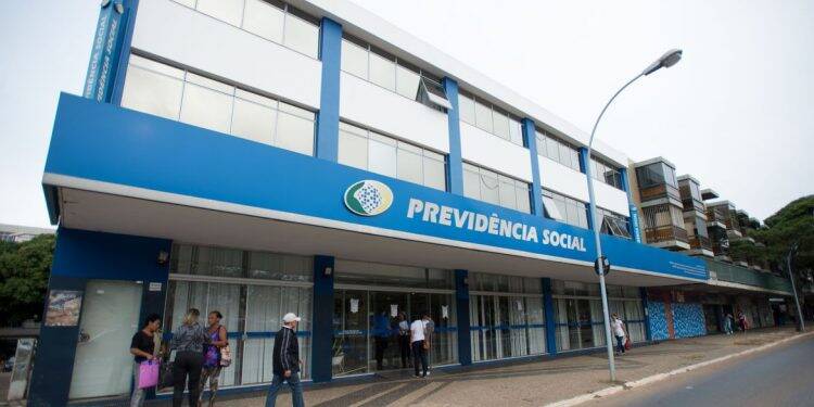 Prova de vida de aposentados e pensionistas é suspensa até setembro