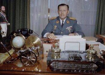 Justiça brasileira aceita pedido de exumação de Alfredo Stroessner