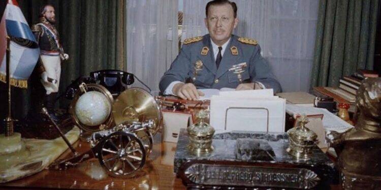 Justiça brasileira aceita pedido de exumação de Alfredo Stroessner