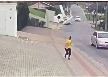Câmera registra queda de aeronave em Santa Catarina; vídeo