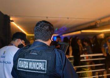 Com Covid-19, paranaense faz festão em mansão de Balneário Camboriú