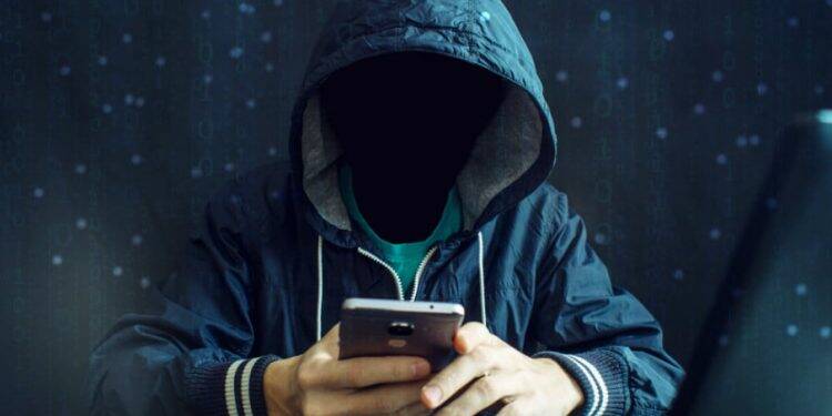 Modalidades de golpes por celular se multiplicam na cidade