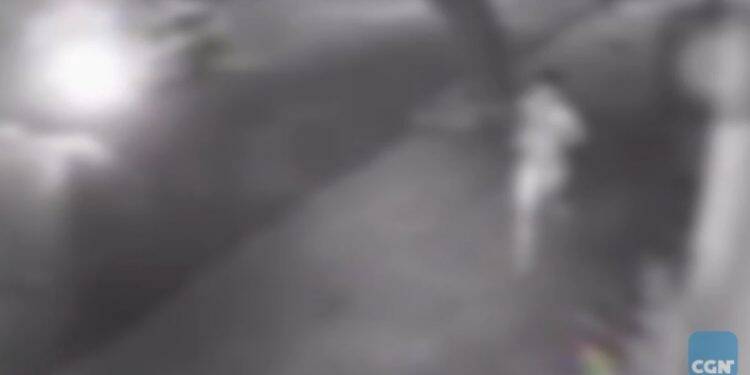 Em Cascavel, homem é preso correndo nu durante a madrugada