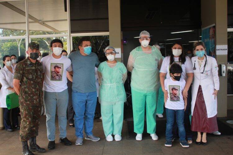 Após 19 dias na UTI, subtenente do Exército deixa HMCC recuperado de covid-19