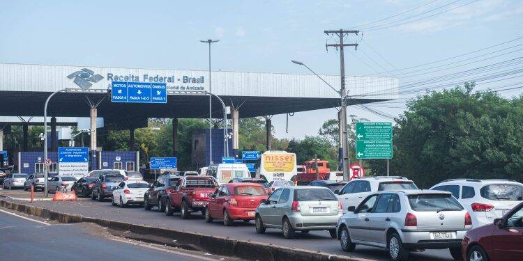 Comércio de Foz é favorecido pela retomada das importações de pequeno porte autorizadas pela Aduana do Paraguai