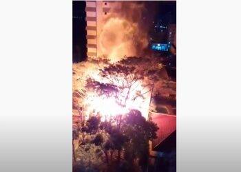 Incêndio destrói casa no centro de Foz do Iguaçu