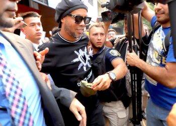 Ronaldinho Gaúcho completa 4 meses de prisão domiciliar em Assunção