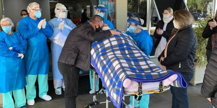 Costa Cavalcanti dá alta à 13ª paciente de covid-19; atendimento foi gratuito