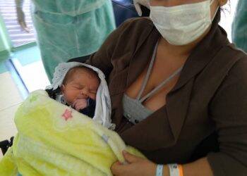 Mulher com Covid-19 dá a luz no Costa Cavalcanti e bebê não é infectado