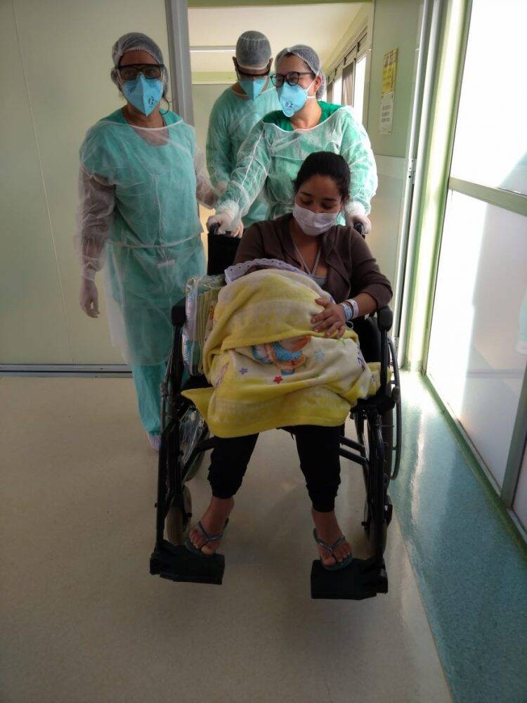 Mulher com Covid-19 dá a luz no Costa Cavalcanti e bebê não é infectado