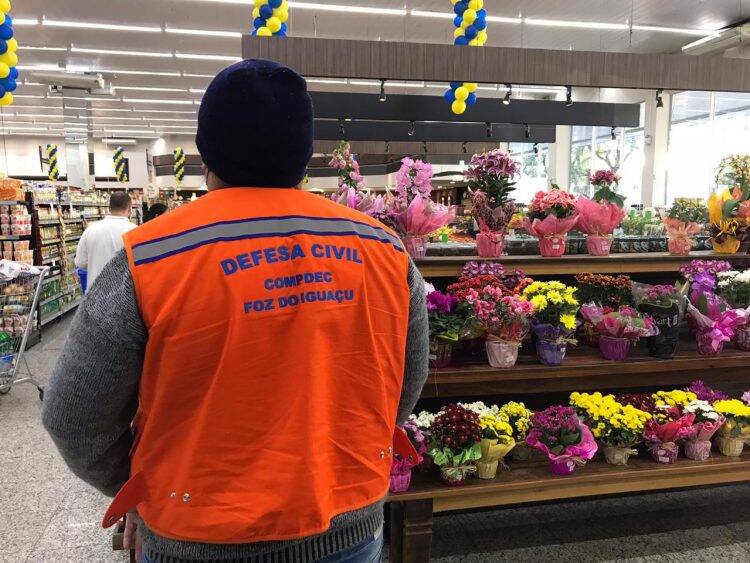 Prefeitura reforça orientações em supermercados de Foz do Iguaçu