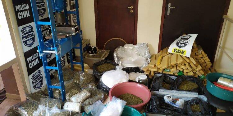 Polícia Civil fecha laboratório de drogas no Parque Presidente, em Foz