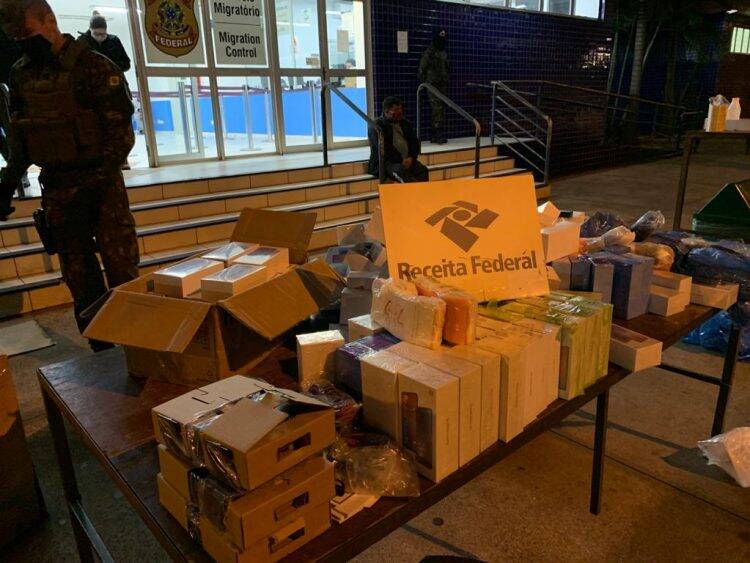 Cocaína, comprimidos e celulares são apreendidos na Ponte da Amizade