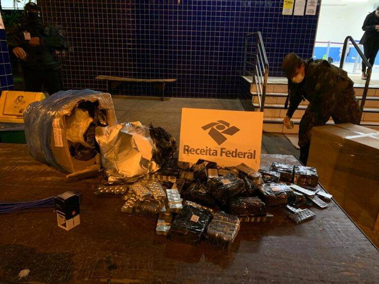 Cocaína, comprimidos e celulares são apreendidos na Ponte da Amizade