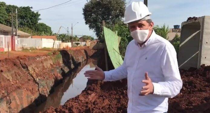 Prefeito Chico Brasileiro volta ao trabalho presencial