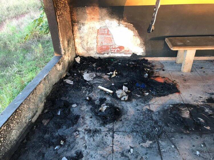 Morador de rua morre carbonizado ao ter corpo incendiado por outra pessoa