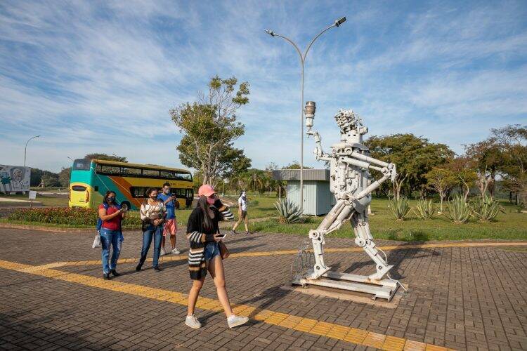 Turismo Itaipu: visitantes aprovam medidas de segurança adotadas