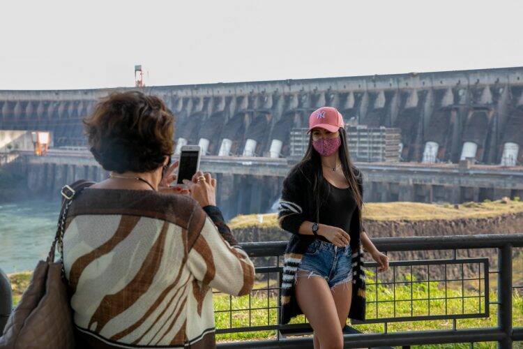Turismo Itaipu: visitantes aprovam medidas de segurança adotadas
