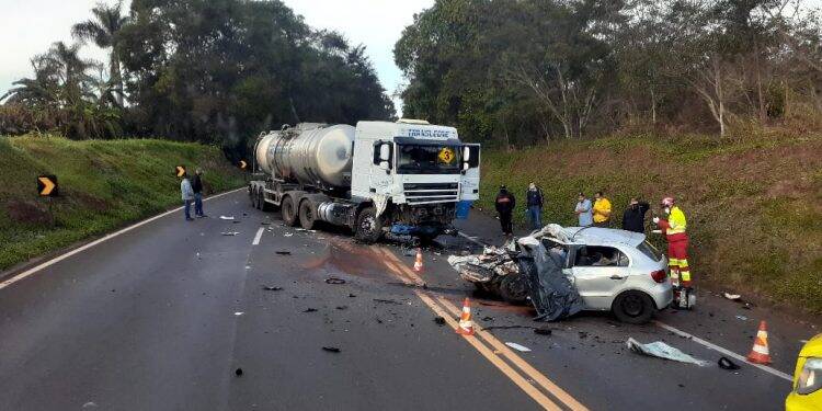 Moradores de Medianeira morrem em acidente na BR-277, em Cantagalo