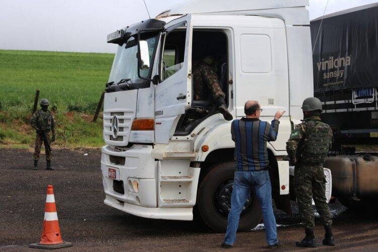 Exército: Operação Ágata/Fronteira Sul realiza apreensões na BR-277 e Rio Paraná