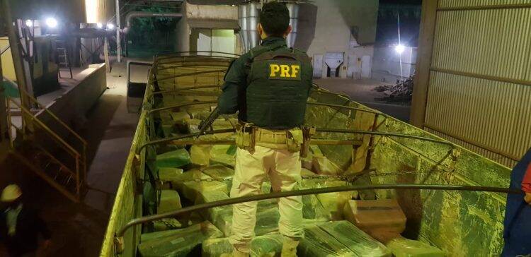 PRF apreende 11 toneladas de maconha no oeste do Paraná