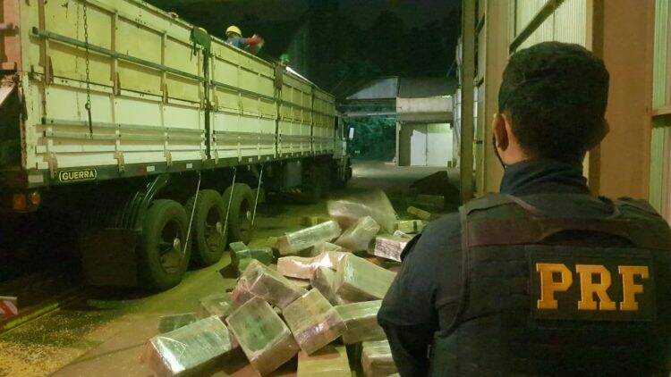 PRF apreende 11 toneladas de maconha no oeste do Paraná