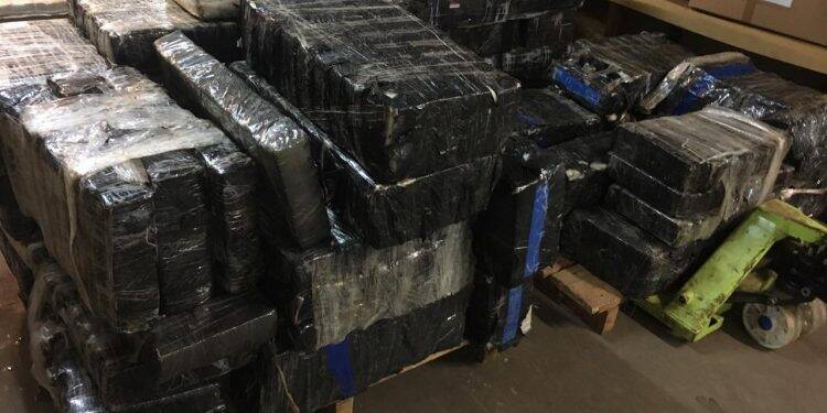 Exército apreende mais de 900 quilos de maconha às margens Rio Paraná, no Jupira