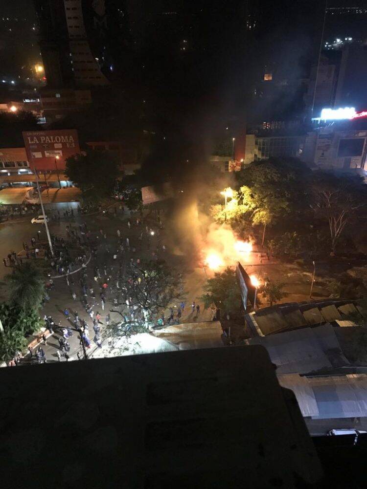 Cenário de Guerra: paraguaios tomam Ciudad del Este contra quarentena restritiva