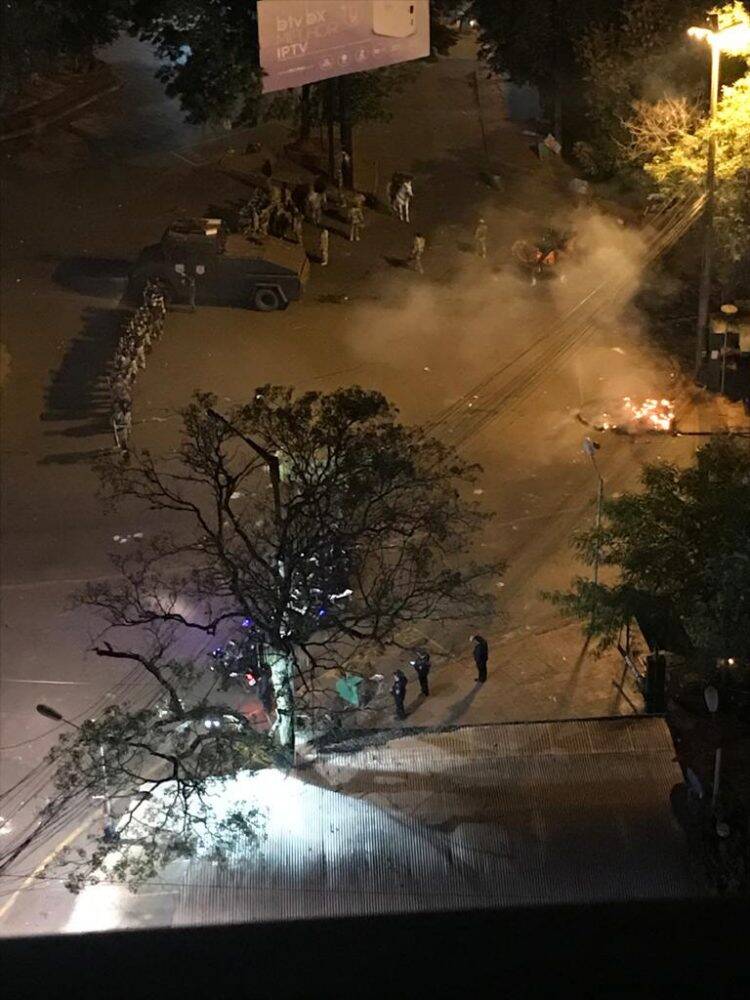 Cenário de Guerra: paraguaios tomam Ciudad del Este contra quarentena restritiva