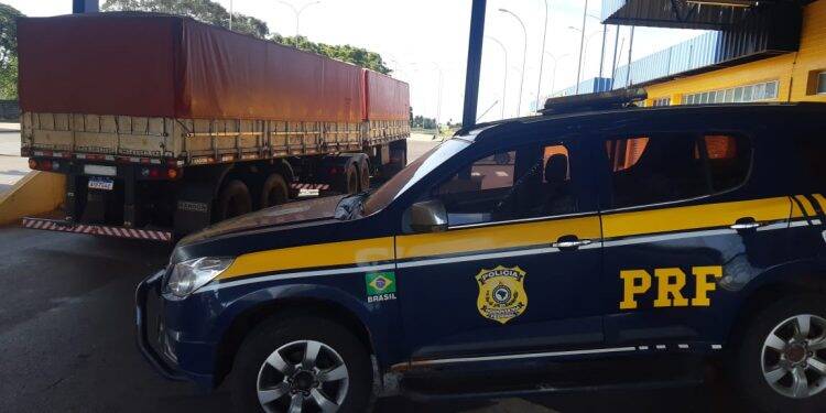 Oeste: caminhoneiro é multado em 41 mil reais por transportar soja com nota para milho